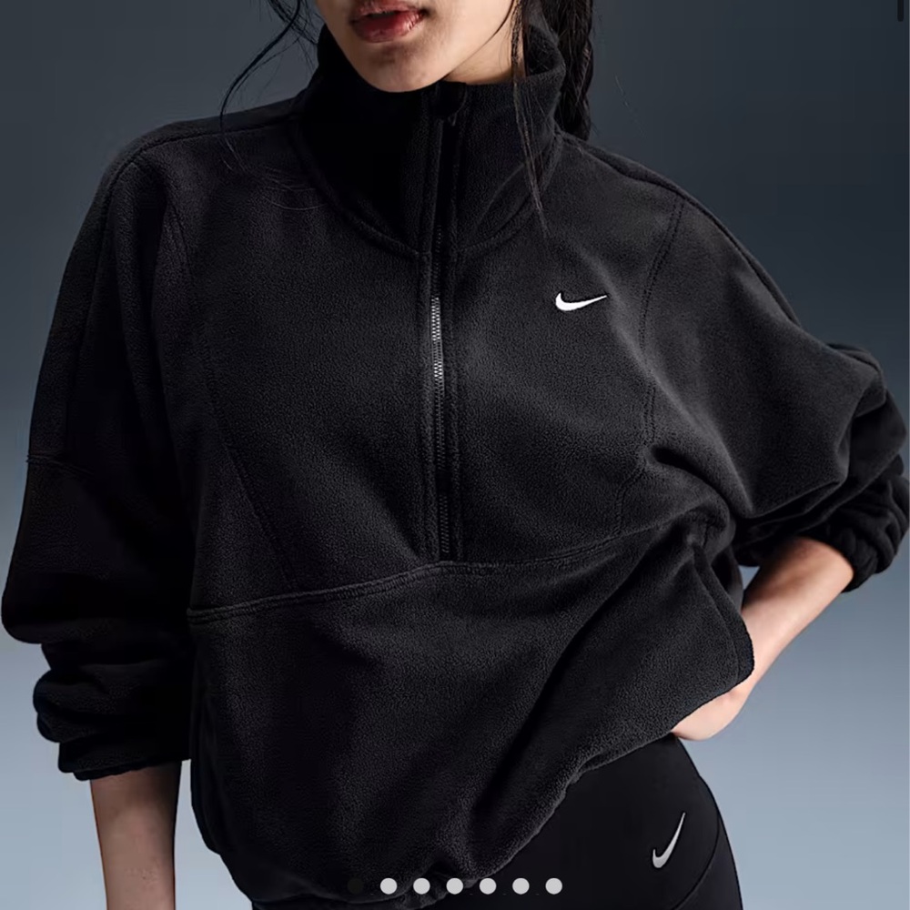 Nike One
Women's Therma-FIT Oversized 1/2-Zip Fleece Top
